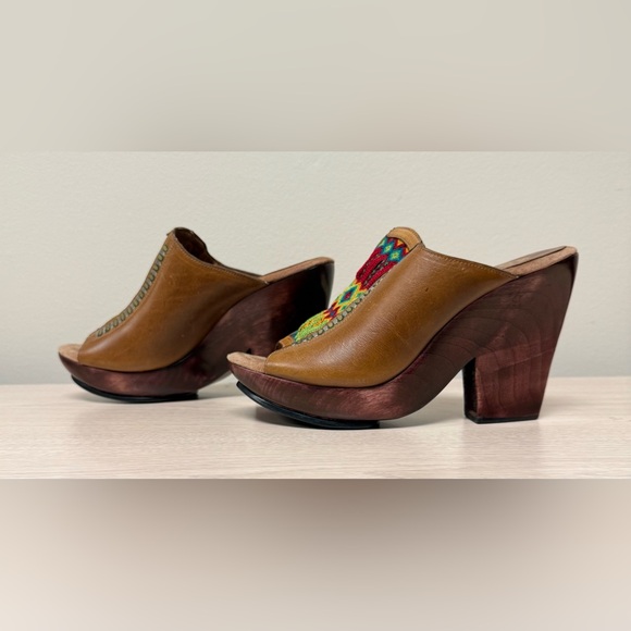 Colleen Cordero Brown Suede Wood Heel Boho Clog, Very Good Condition, Size 8 - Picture 2 of 12